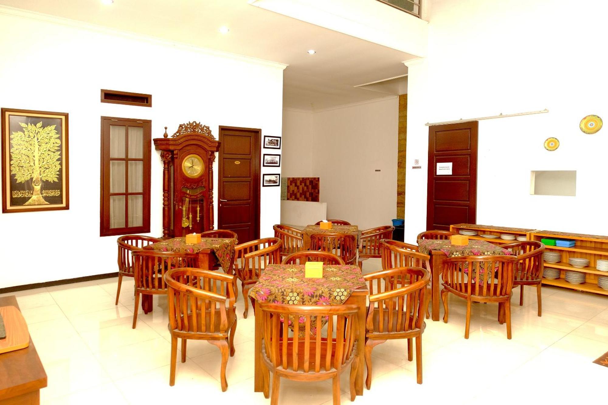 Oyo 350 D' Maktab Homestay Syariah Malang Exterior foto